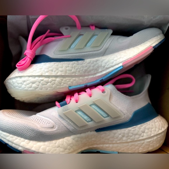 adidas Shoes - Adidas Ultraboost 22 W8